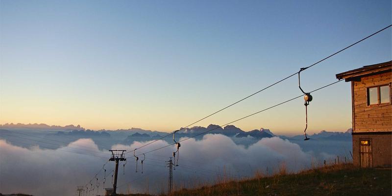 健行者必备：户外应急医疗包专业配置指南，从运动服饰到健身器材的全面防护
