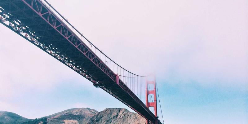 健行者必备！户外装备面料科技解密：Gore-Tex与Polartec核心性能对比