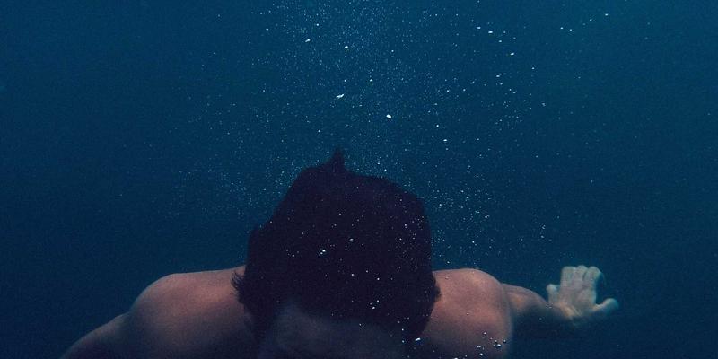 健行者进阶指南：专业登山装备与运动服饰的科学选择