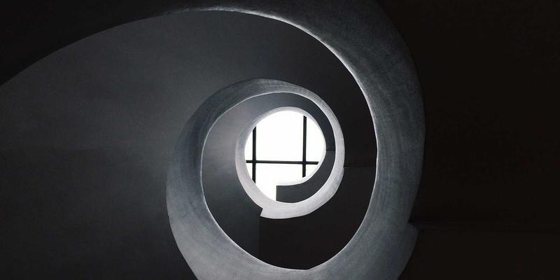 健行者进阶指南：如何科学选择运动服饰与登山装备，开启安全户外之旅