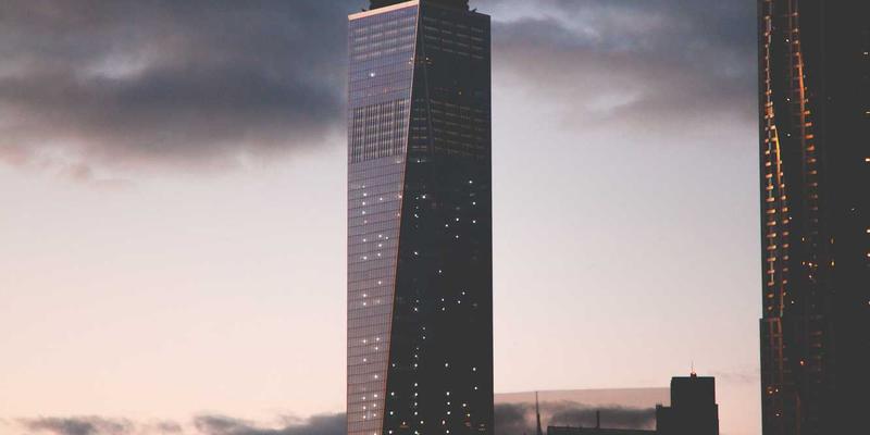 徒步露营摄影轻量化指南：如何选择兼顾画质与便携的相机与镜头