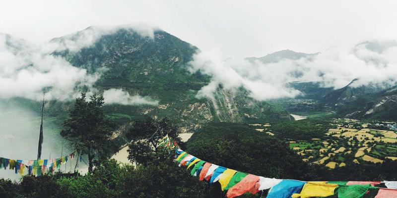 户外装备入门指南：健行者必备的10件基础徒步装备清单