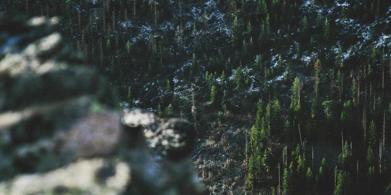 户外装备安全指南：高海拔与极端环境下露营装备与炉具性能全解析