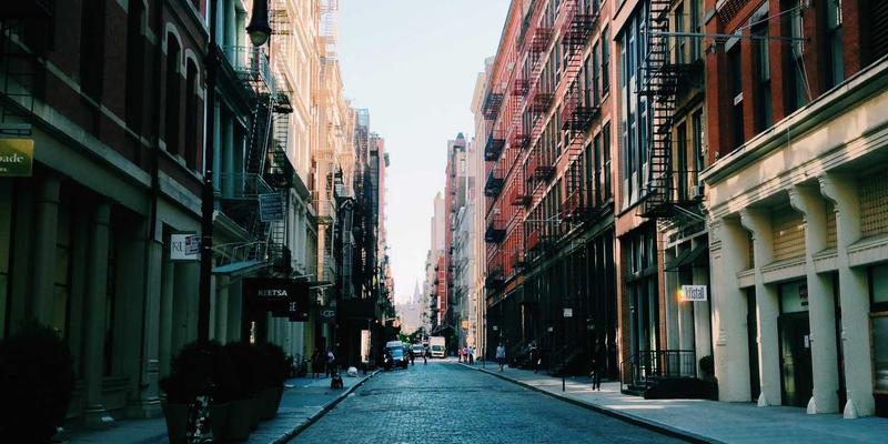 登山装备与户外装备的终极防护指南：健行者的电子产品防水防震实战技巧