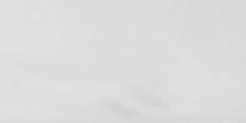 登山装备实战指南：天幕、救生毯与简易帐篷的快速搭建技巧